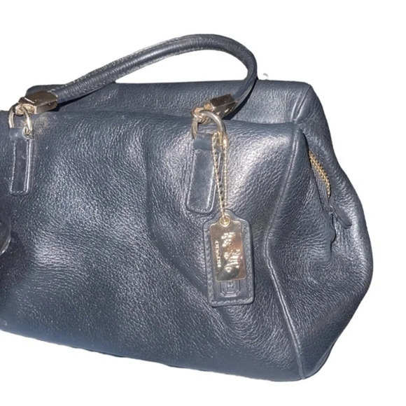 COACH PURSE. Super cute - Picture 8 of 15